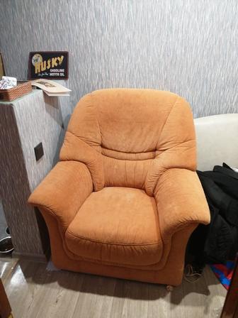 Оранжевое кресло большое