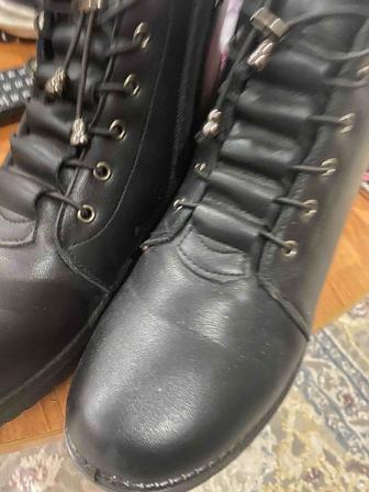 Продаться пол ботинок состояние новая размер 38