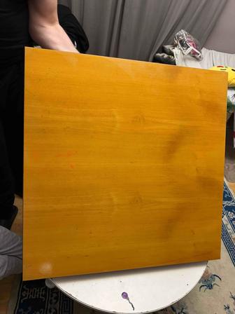 Деревянный стол