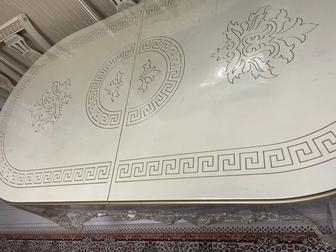 Стол со стульями или без