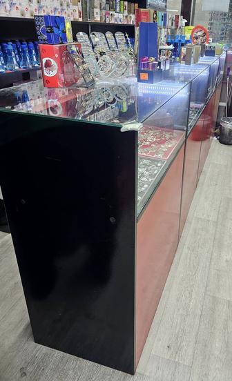 Стеклянные витрины