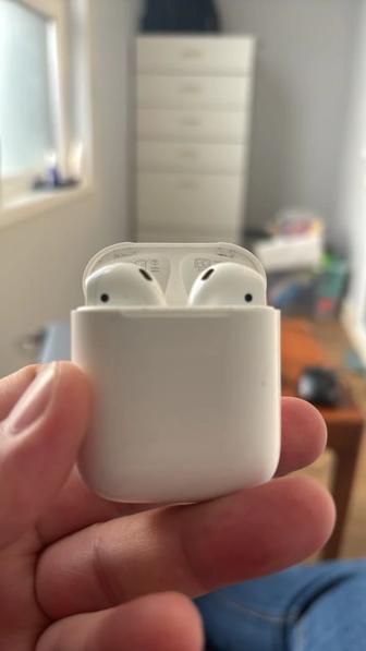 Продам оригинальный кейс от AirPods 2 не рабочих наушника