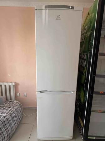 Холодильник Indesit
