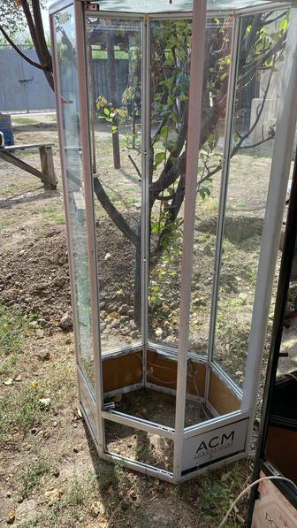 Продам. Витрину