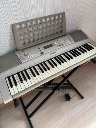 Продам электронную клавиатуру Yamaha