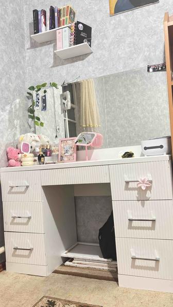 Туалетный столик