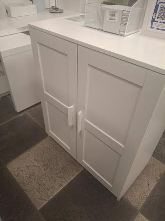 Шкаф с дверями