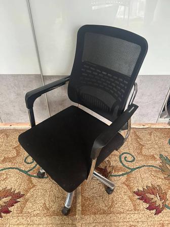 Офисное кресло