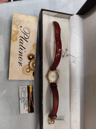 Часы женские золотые