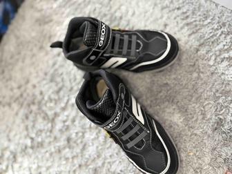 Детские итальянские кроссовки Geox с дизайном в виде дракона.