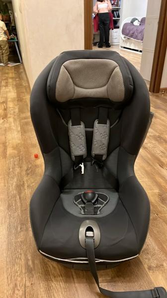 Продам детское авто кресло на 9-18 кг