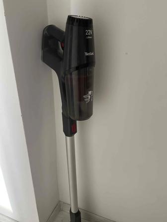 Продаю беспроводной пылесос Tefal 22V Lithium.