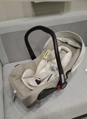 Продам автокресло Junion Uma