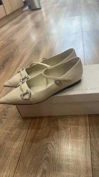 Продам брендовые туфли-балетки Charles