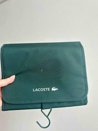 Дорожная сумочка от Lacoste