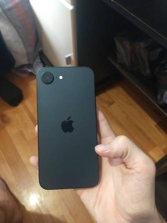 Продаю IPhone 16e 128gb black