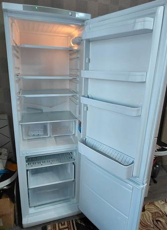 Продам 2х камерный холодильник
