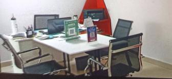 Офисные столы,кресла и стулья