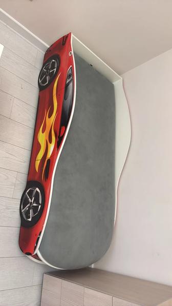 Продам кровать машинку с ортопедическим матрасом