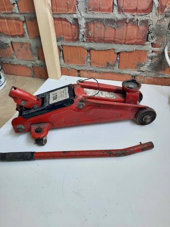 Продам гидравлический домкрат для автомобиля