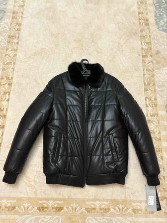 Стильная мужская кожаная куртка с норковым воротником