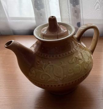 Заварочный чайник, тарелки, кружки кухонные принадлежности