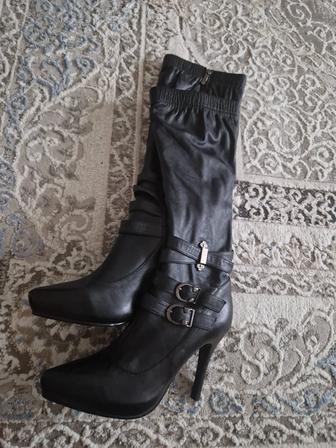 Продаю сапоги кожаный, 39р новый