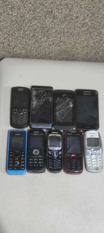 Старые мобильные телефоны