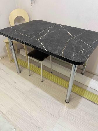 Стол кухонный