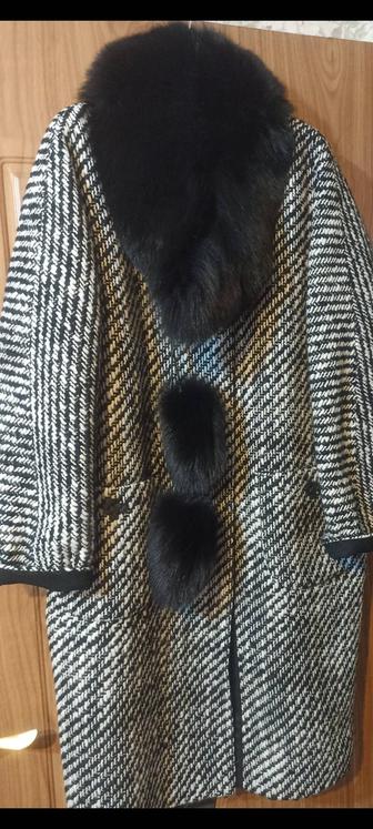 Продам пальто женское теплое 48-50 раз.(шерсть -лама) Италия