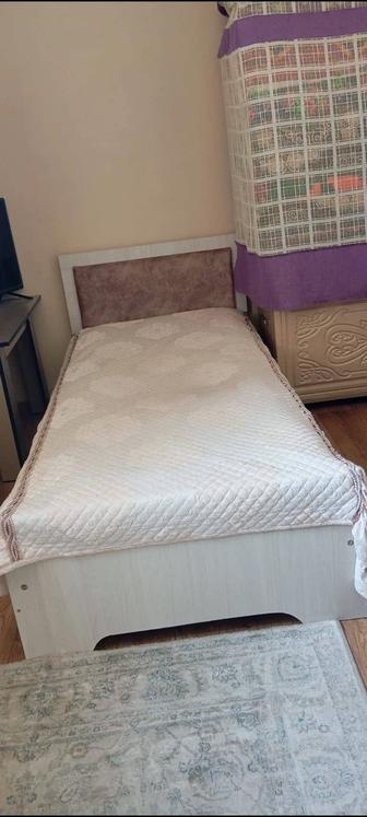 Продам стол стулья кровать