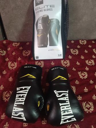 Боксерские перчатки Everlast