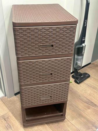 Комод с выдвижными ящиками