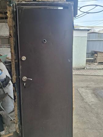 Продам железную дверь