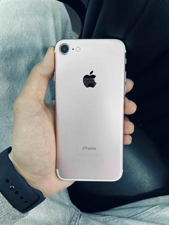 Продам IPhone 7