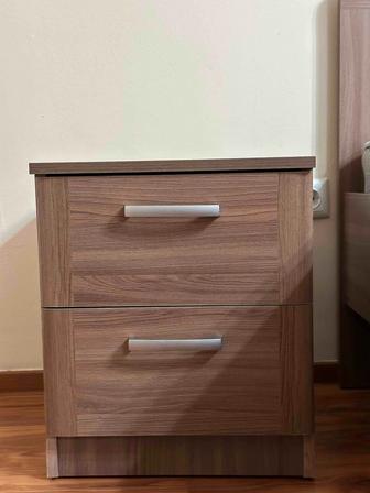 Продается кровать с матрасом и с 2 тумбочками