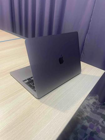 MacBook Air (Retina, 13-inch, 2020)