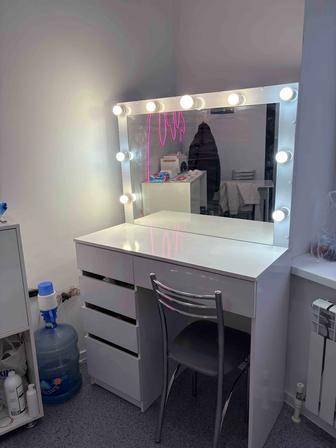 Продается стол для бровиста, визажиста