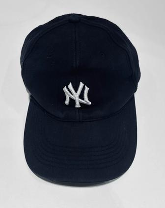 Черная бейсболка New York Yankees