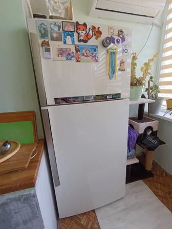 Холодильник двухкамерный LG