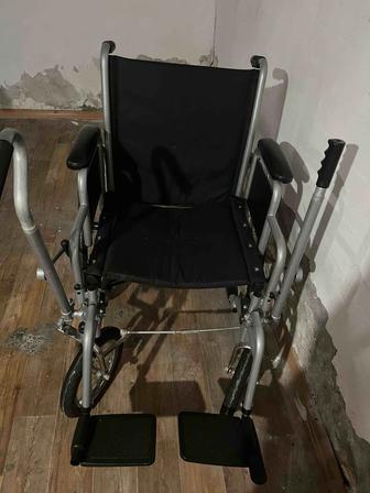 Продаю инвалидную коляску