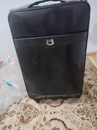 Продам новый чемодан