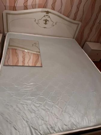 Продам спальный гарнитур