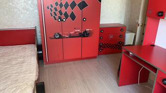Продаю детскую мебель срочно шкаф , тумба, стол