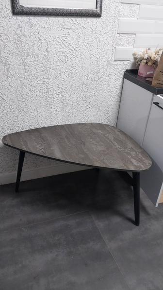 Столик журнальный.