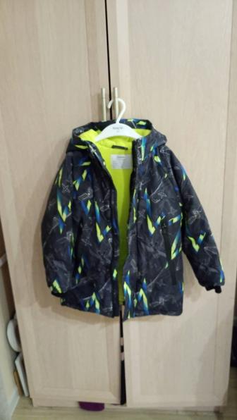 Продам детскую зимнюю куртку