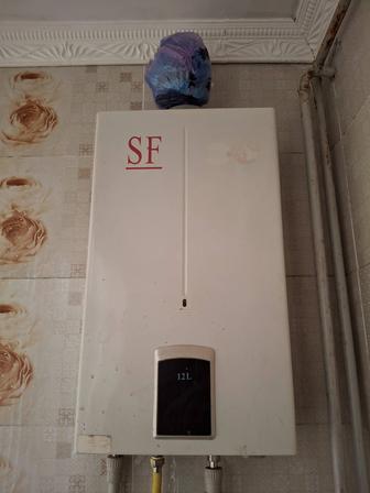 Продам газ. колонку SF на 12л. Рабочая. В хорошем состоянии.