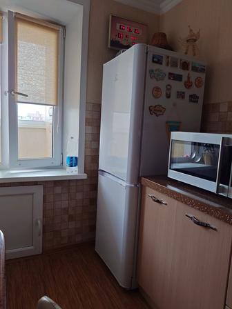 Продам холодильник б/у Indesit