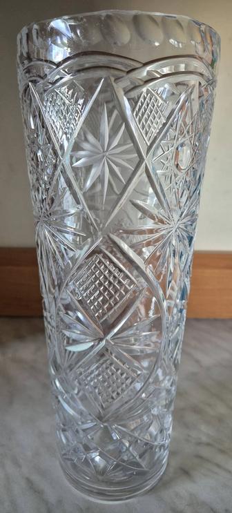 Красивая ваза хрустальная