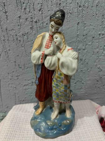 Продам фарфоровую статуэтку